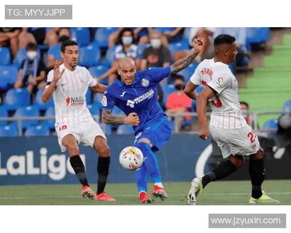 巴黎贝尔西球场激战法甲保级大战巴黎FC对决欧塞尔争夺生存希望 巴黎贝尔西球场激战法甲保级大战巴黎FC对决欧塞尔争夺生存希望